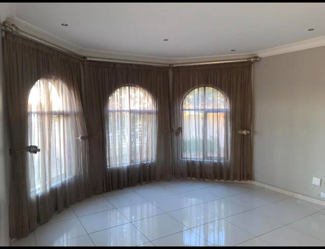 5 BEDROOM HOUSE FOR SALE IN THE REEDS